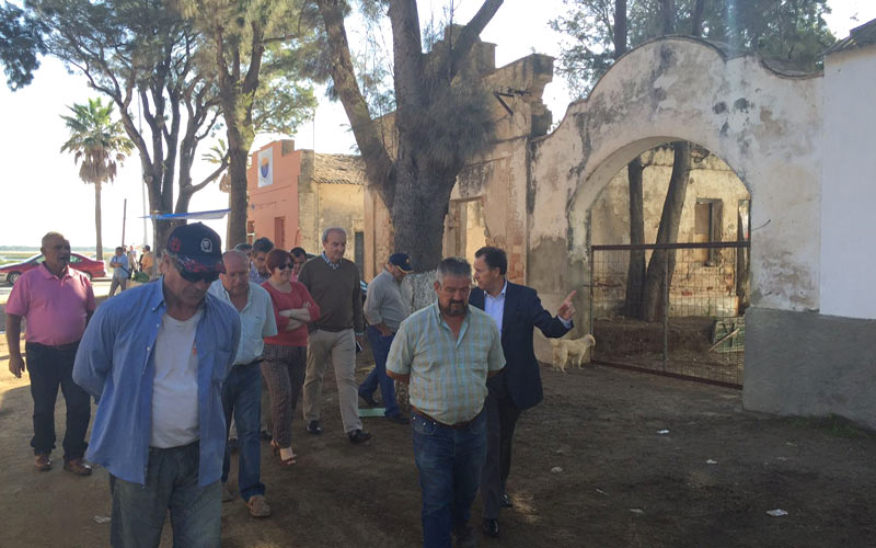 Dos meses de tareas de limpieza y consolidación de edificios en el poblado de Sancti Petri gracias al Profea