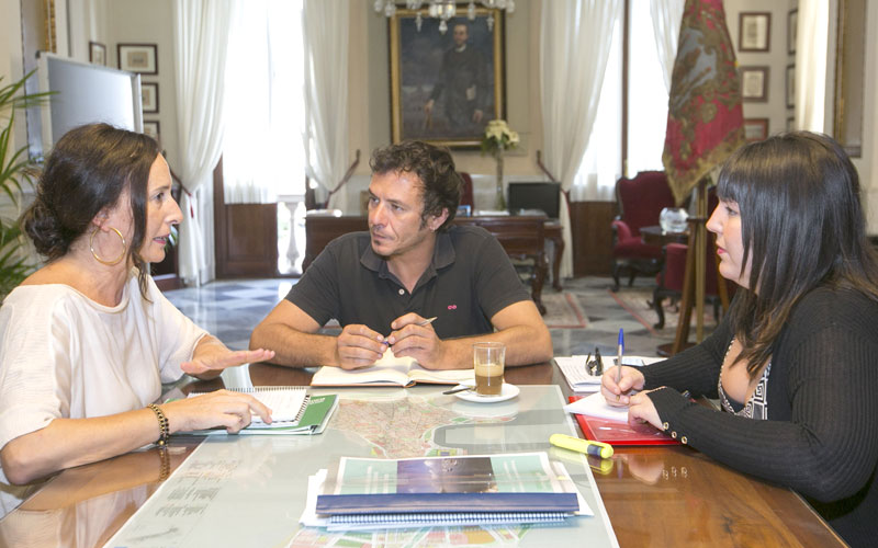 La Junta traslada a Cádiz su decreto turístico de Grandes Ciudades