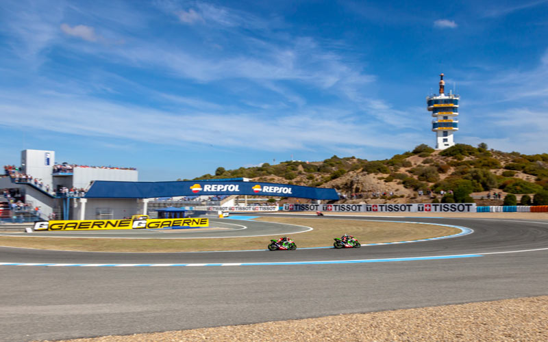 La penúltima prueba del Mundial de Superbike, en Jerez, decide tres de los cuatro títulos en juego ante 23.000 espectadores