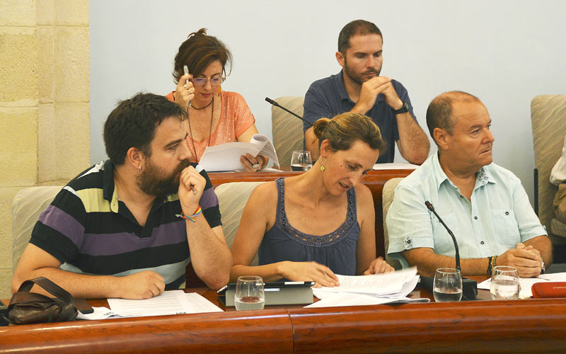 Los concejales de Ganemos Jerez le dicen a la cara a Mamen Sánchez que “debe dimitir, no tiene credibilidad”