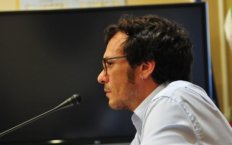 José María González, en nombre de Podemos Cádiz, exige el “cierre definitivo” de los CIEs: “buscar un futuro mejor no es un delito”