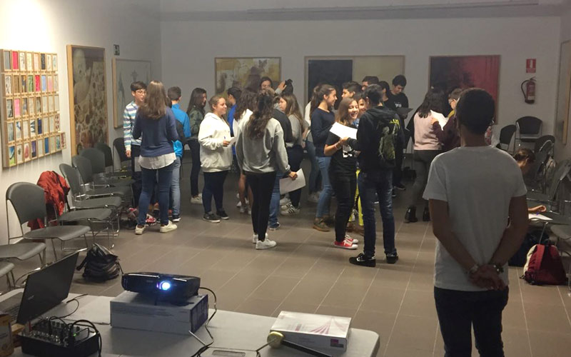 Alumnos de institutos de la Bahía se forman contra el ‘bullying’