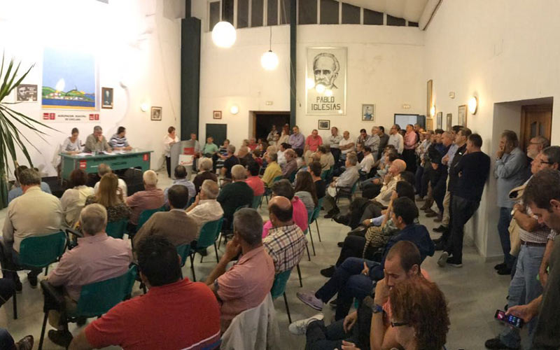 Militantes chiclaneros del PSOE reclaman la convocatoria urgente de primarias a la gestora, y la libertad de voto en la investidura