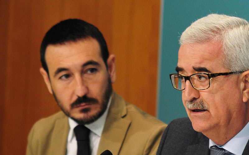 El PP gaditano tacha los presupuestos andaluces para 2017 de “fantasmas” y López Gil le reprocha su “ausencia de alternativas”