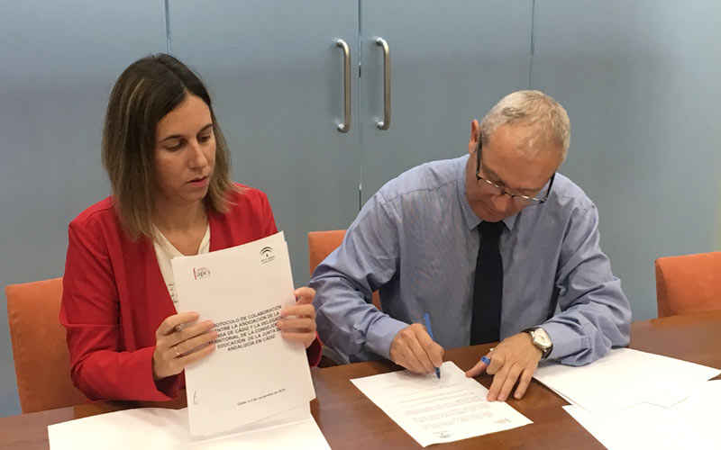 Educación y APC renuevan su apuesta por la “alfabetización mediática” de alumnado gaditano buscando “ciudadanos críticos”