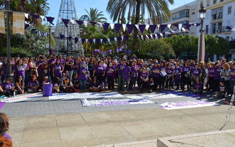 “Caminando juntas contra el machismo instalado hasta el tuétano de esta sociedad”: el movimiento feminista gaditano se organiza