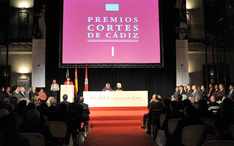 El PSOE defiende los Premios Cortes de Cádiz creados años atrás por el PP y acusa al bipartito de “sectario” por no mantenerlos