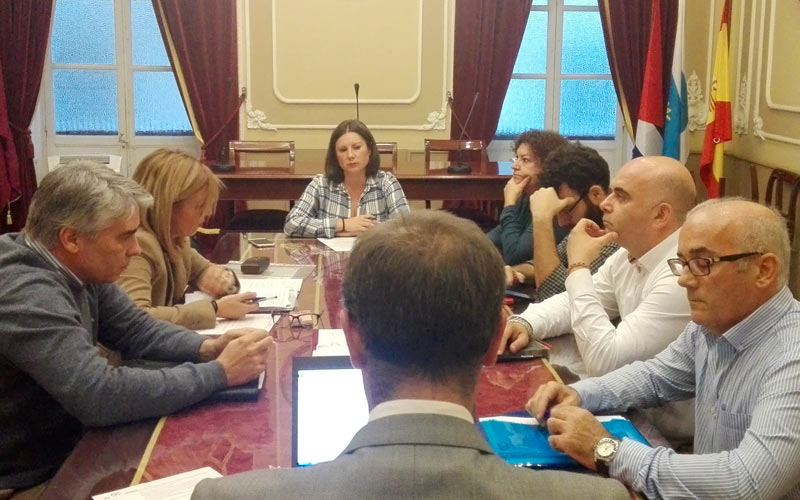Dimite Fernández-Trujillo como presidenta de Onda Cádiz; “nunca soportó no tener el control directo de la tele”, responde Navarro