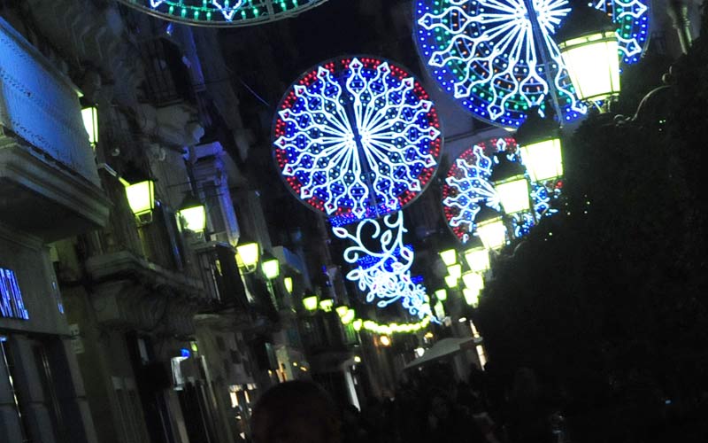 Comerciantes del centro de Cádiz rechazan la “deficiente” campaña navideña y piden al alcalde que rectifique y amplíe el alumbrado