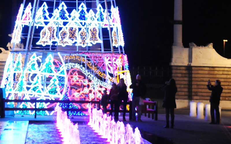 Las nevadas artificiales llegan a la Navidad de la capital