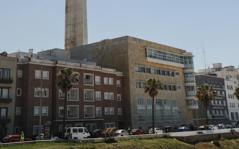 Telefónica compensará a Cádiz con casi un millón por permitirle el uso hotelero a dos de sus edificios en la calle Ancha y en el Pirulí