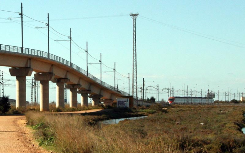 El tranvía de la Bahía se ‘acerca’ a la capital: Junta y Adif ultiman la interconexión de las vías; y faltará el ‘sí’ de Seguridad Ferroviaria