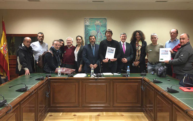 Las 123 propuestas de la Mesa por el Empleo en la Bahía llegan al Congreso, donde esperan convertirse en iniciativas parlamentarias