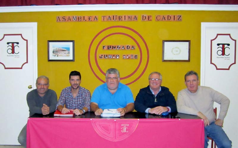 Toma cuerpo la Asamblea Taurina de Cádiz