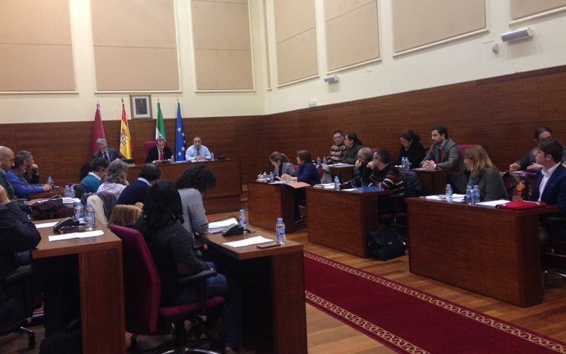 El proceso de remunicipalización de los servicios de limpieza de colegios y ayuda a domicilio avanza, pese a los recelos del PP