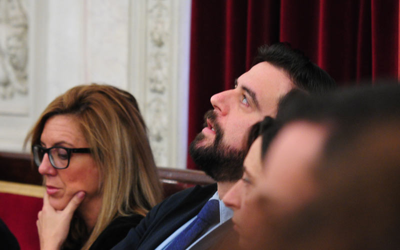 “El PSOE se mueve a golpe de consigna de Susana Díaz en función de si manda apretar más o menos las tuercas a la ciudad de Cádiz”