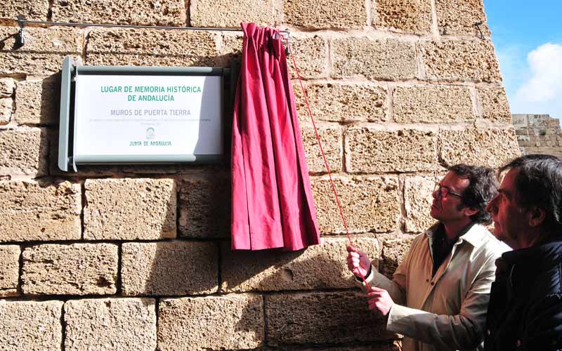 Las Puertas de Tierra y el castillo de San Sebastián, ‘Lugares de Memoria’ para que nadie olvide en Cádiz la represión franquista
