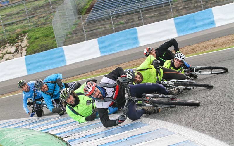 Más de 15.000 personas disfrutan de la cuarta jornada de Puertas Abiertas solidarias del circuito de Jerez