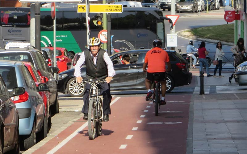 Junta y Ayuntamiento recepcionan las obras de la nueva red de vías ciclistas de Jerez, que ya usan unas 2.200 personas al día