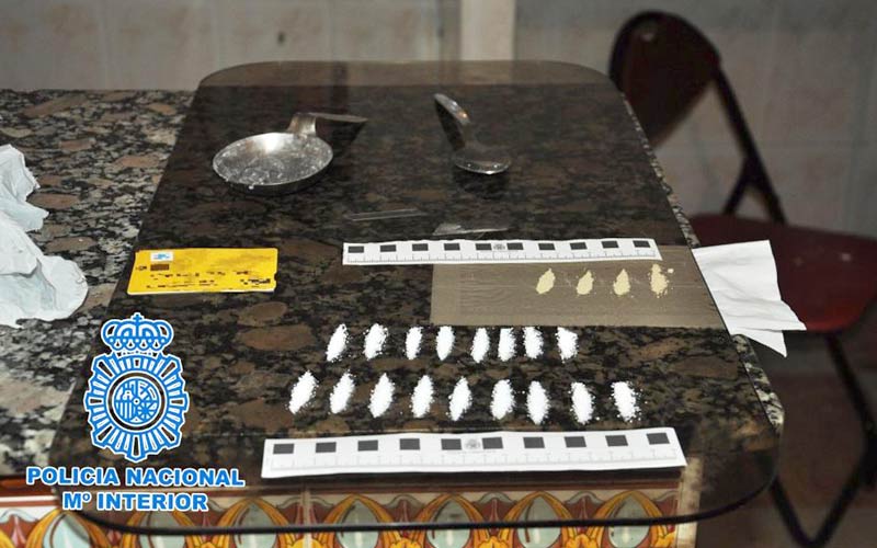 Sorprendidos manipulando droga para su venta en el interior de una vivienda desalojada en la barriada de José Antonio