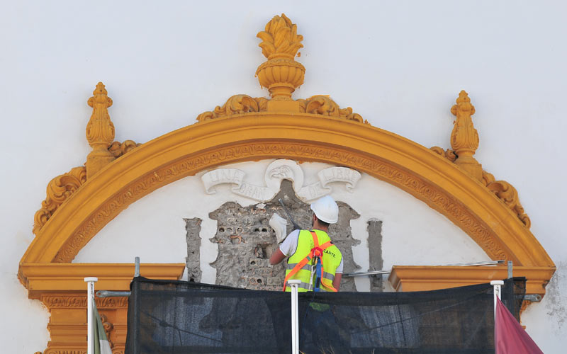 Adiós al ‘aguilucho’ franquista del colegio del Campo del Sur