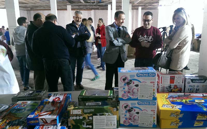 La campaña Ningún niño sin juguete llegará estas navidades a 980 pequeños chiclaneros; son 420 menos que hace sólo dos años