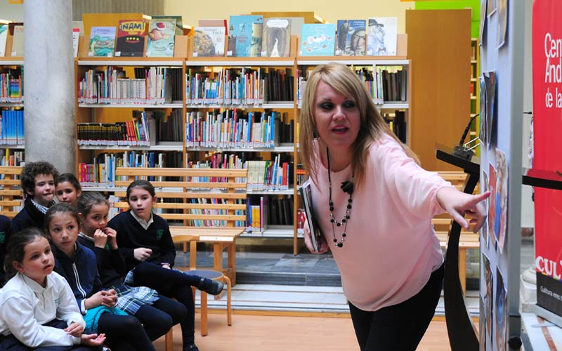 Rosario Troncoso, entre ‘gatitos’: “jamás ha de obligarse a leer a un niño; la lectura se induce, se provoca, es un placer necesario”
