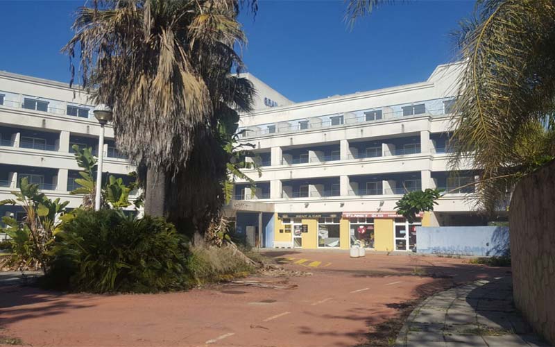 El antiguo Hotel Colón de Costa Ballena reabrirá en unos meses