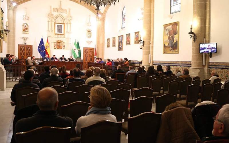 El pleno aprueba ‘echar’ a Lorenzo Sánchez del Ayuntamiento