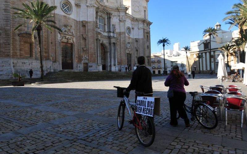 La Asamblea Ciclista, tras tres meses sin respuesta, volverá a pedir explicaciones a Araujo sobre el retraso del carril bici