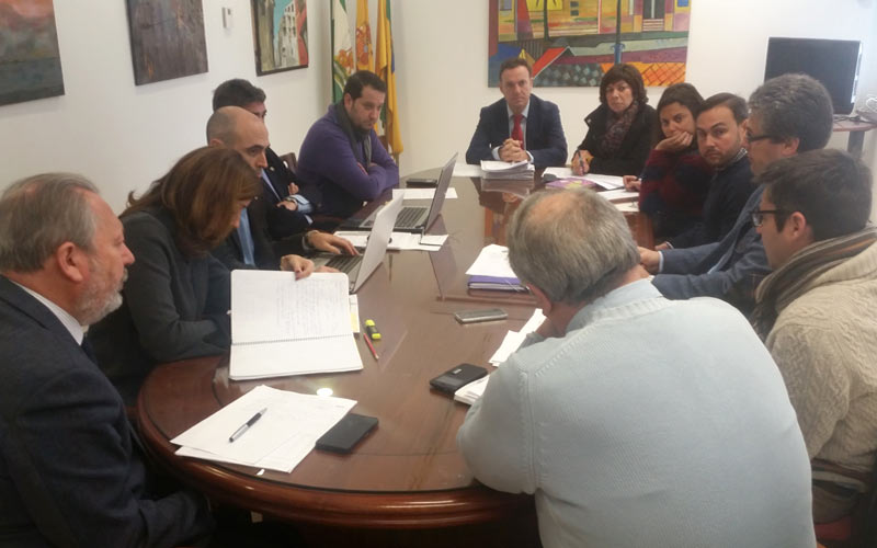 La empresa municipal Suvipuerto ha pasado de tener un volumen de negocio de 8 millones “a convertirse en un enfermo en coma”