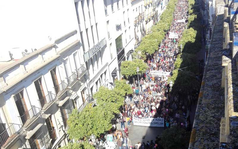 Las protestas por una sanidad andaluza “digna” llegan a Cádiz: 5.000 jerezanos marchan contra los “recortes”, que la Junta niega
