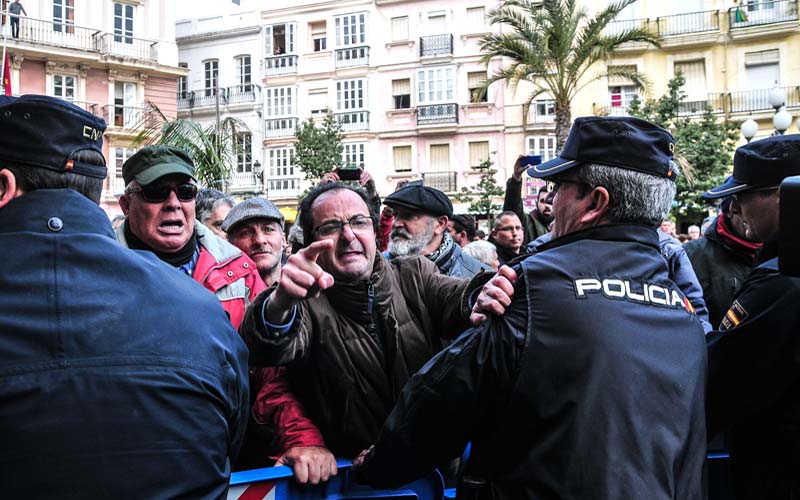 Aplauden la actuación “pacífica y resolutiva” de los agentes de la policía autonómica en las protestas en Cádiz ante la visita de Díaz