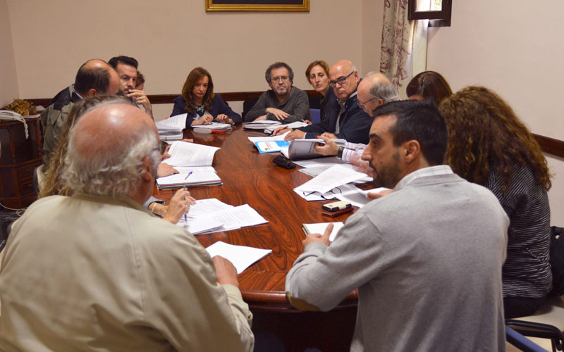 Ganemos evidencia que el Defensor de la Ciudadanía “lleva año y medio en el limbo” y Díaz le cuestiona su “afán” en este proceso