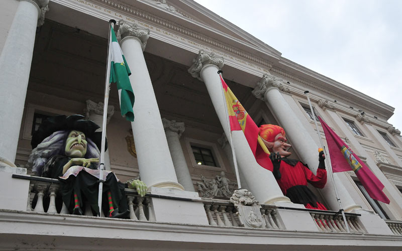 ¿Cómo llego a Cádiz en Carnaval?... mejor en transporte público