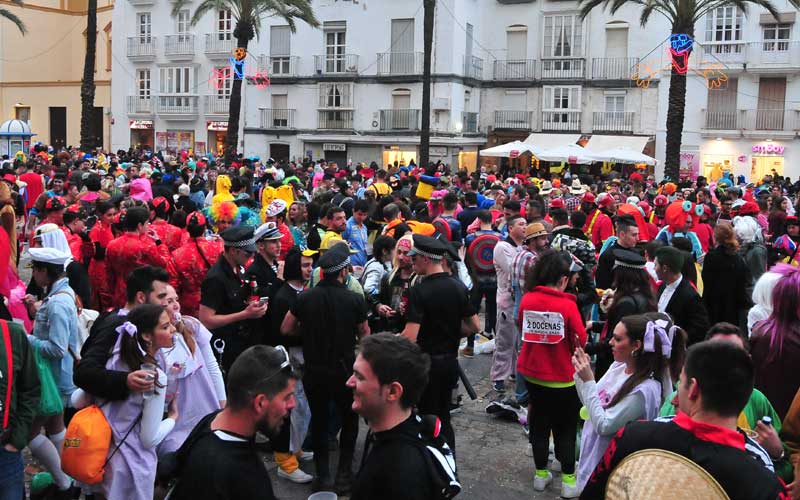 272 positivos por alcohol y drogas entre los 6.800 controles de la Guardia Civil en los primeros días de Carnaval de Cádiz