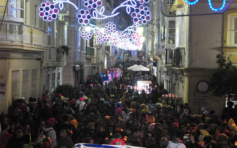 El sector servicios y el Carnaval tiran del paro en febrero en la provincia de Cádiz: registrados casi 2.000 desempleados menos