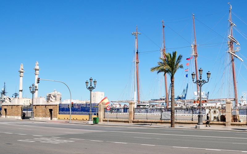 La verja del muelle, espacio expositivo para el Tricentenario