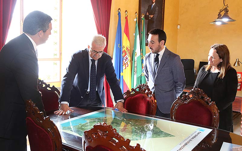 La Junta anuncia en Rota que exigirá al Gobierno y a Cospedal un “compromiso claro” con los trabajadores de la Base Naval