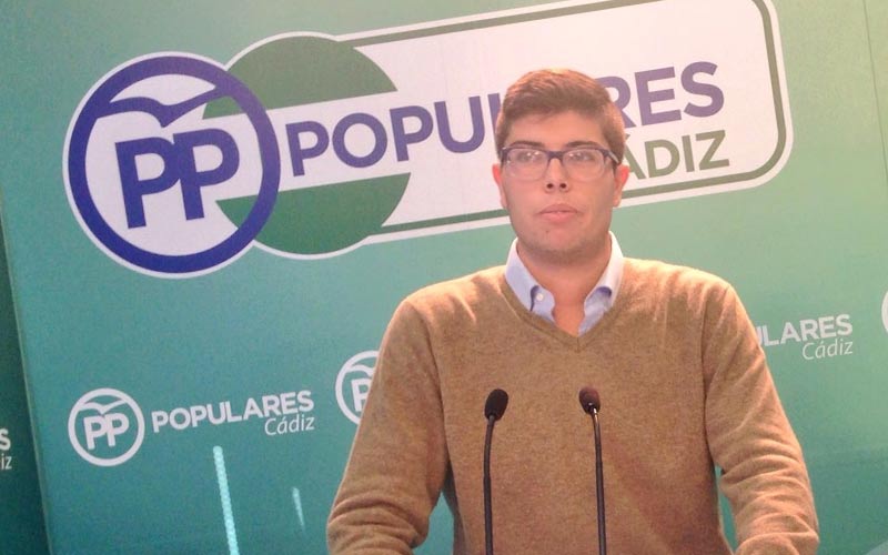 NNGG en Cádiz ve en Rajoy “el mayor aliado para el empleo joven”; para Podemos, “desde sus mansiones se ve la vida de otra forma”