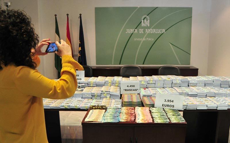 La operación “más importante” de Andalucía contra la lotería ilegal interviene en Cádiz, Chiclana y Algeciras 274.000 boletos
