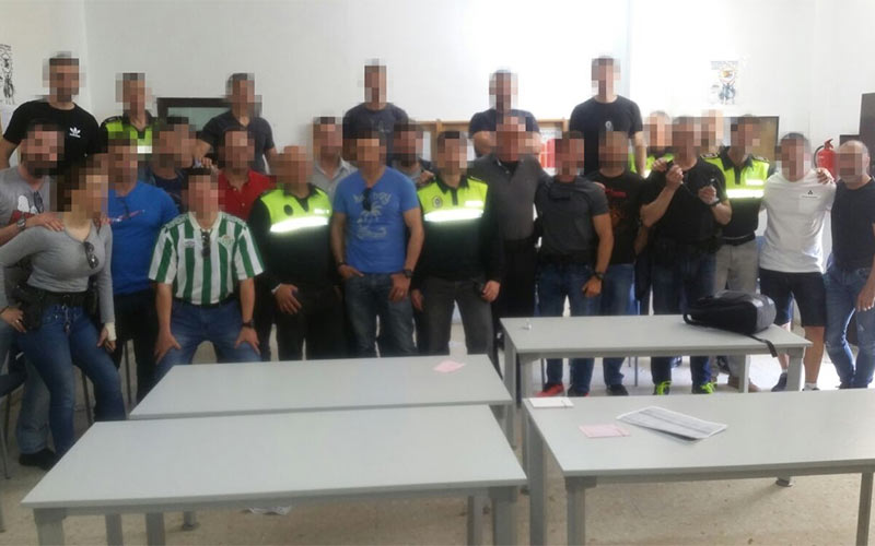 Agentes de la Policía Local de Jerez visten de calle: se está quedando sin uniformes tras tres años sin recibir nuevas prendas