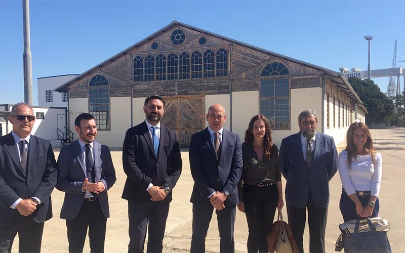 La Junta subraya el potencial del turismo industrial con una visita al Museo El Dique, en el interior del astillero de Puerto Real