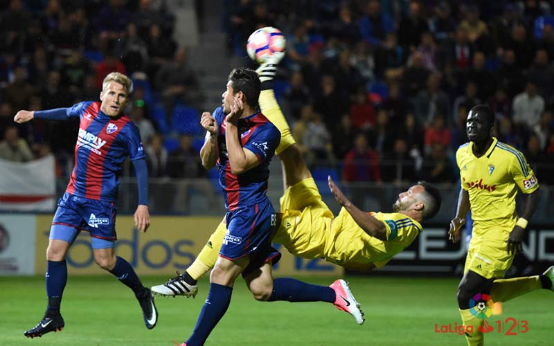 Valioso empate sobre la bocina en casa del Huesca