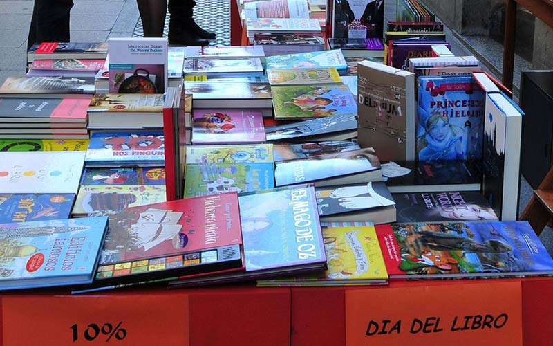 CAL, UCA y Ayuntamiento no se olvidan en Cádiz del Día del Libro