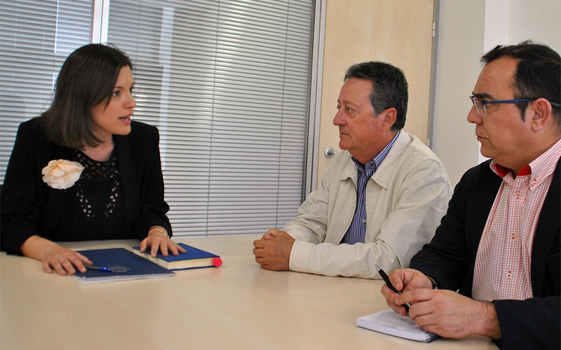 Cavada defiende la idoneidad de La Isla para ser sede de feria industrial que baraja organizar el Clúster Marítimo Naval de Cádiz