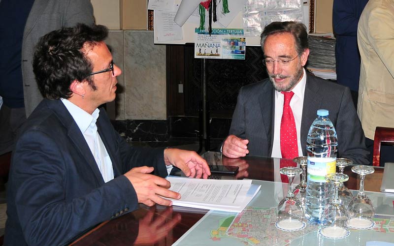 Insatisfacción de la Apdha tras el encuentro entre el consejero de Vivienda y el alcalde: “algunas promesas pero escasas soluciones”