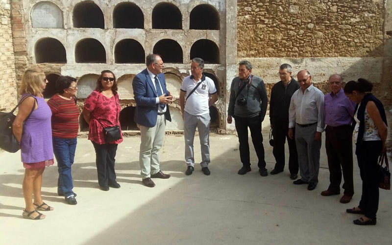 La exhumación de los cuerpos de asesinados durante la represión franquista y enterrados en el cementerio isleño, estancada