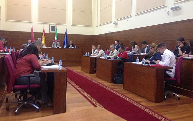 Sale adelante, pese al rechazo de la oposición, el rescate parcial del edificio de la Plaza Mayor, pensando en que sea Escuela de Idiomas