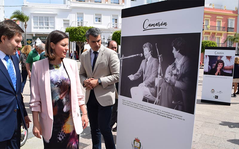 Una treintena de fotos del archivo de EFE en pleno centro de La Isla para “profundizar” en la figura, vida, obra y legado de Camarón